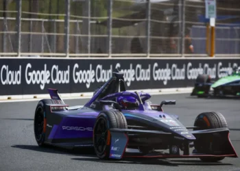 Porsche’s shocking drop in Jeddah sparks chaos as Pascal Wehrlein confronts unexpected challenges