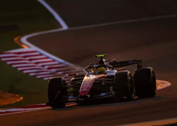 Lewis Hamilton shatters Bahrain test records as Ferrari and Mercedes battle for supremacy