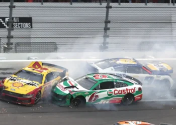 Brad Keselowski unleashes fury on Riley Herbst’s reckless Daytona 500 move: chaos ensues!