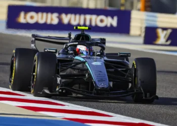 Kimi Antonelli and Oscar Piastri break 1m 32s barrier as Aston Martin’s nightmare escalates