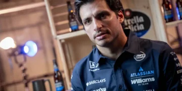 Carlos Sainz delivers fiery response to Lewis Hamilton’s 2026 car criticism: F1 drama unfolds!