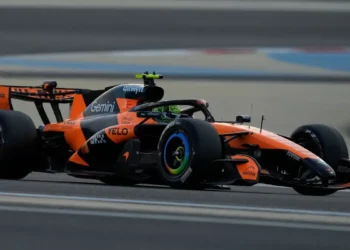 Lando Norris stuns Max Verstappen on thrilling opening day of F1 2026 Bahrain test
