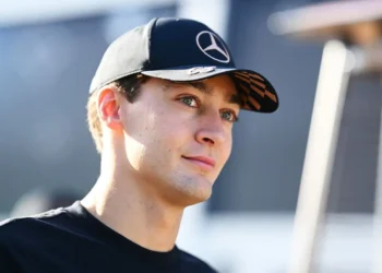 George Russell challenges Max Verstappen to epic showdown in F1 2026: the battle begins!