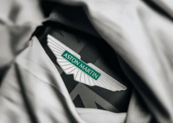VIDEO – Aston Martin breaks boundaries with stunning 2026 livery reveal: a new era begins!