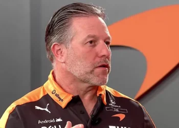 Zak Brown unleashes fury over ‘ridiculous’ bias claims against Oscar Piastri by Australian politicians