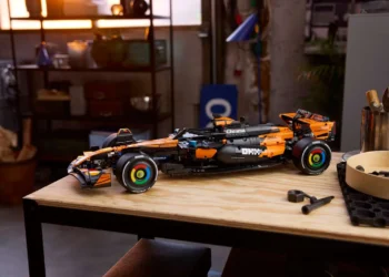 LEGO unveils iconic McLaren F1 set: a must-have for racing fans and collectors alike!