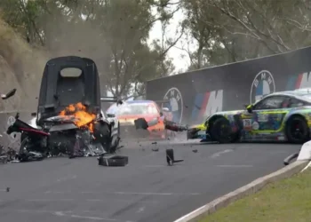 VIDEO – Ralf Aron hospitalized after terrifying 27G crash at Bathurst: a shocking tale of survival