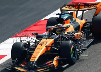 McLaren astonished by Red Bull’s powerful new engine performance: a season of fierce competition ahead!