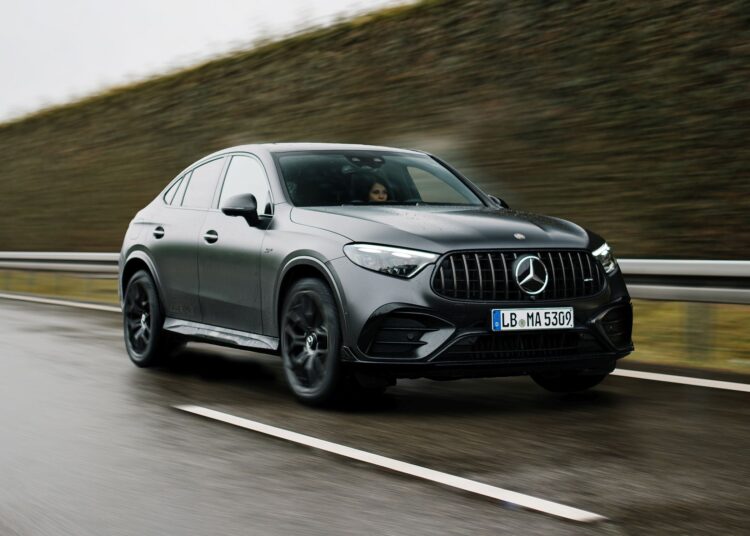 De novo com seis cilindros: novo Mercedes-AMG GLC 53 4Matic+ revelado