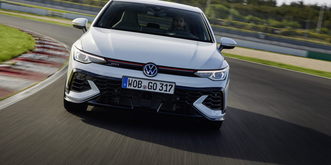 VW promete: longa vida para Golf GTI e Golf R