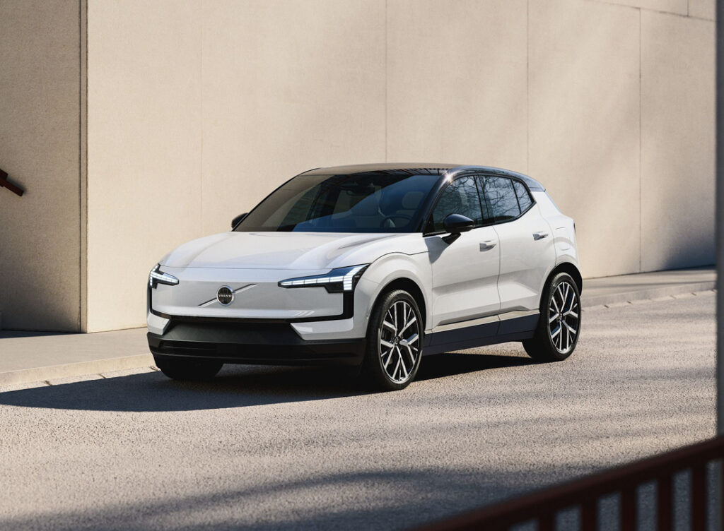 Volvo EX30 com nova versão de acesso  com 150 cv