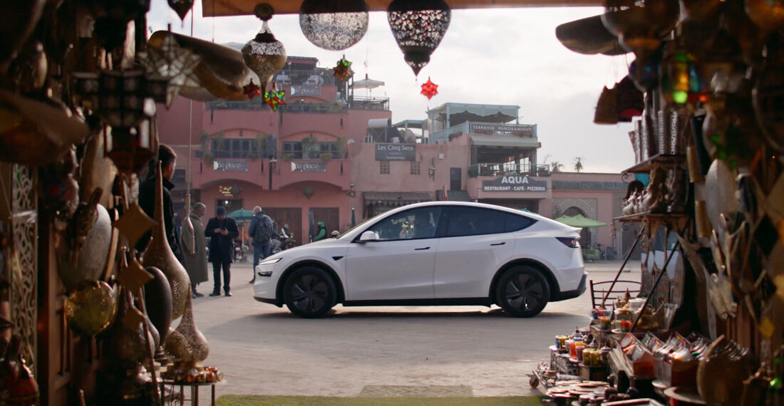 Tesla estreia-se em África