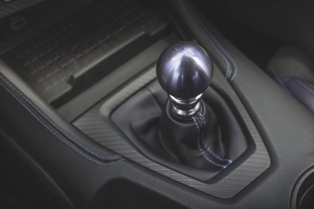 Ford Mustang mantém caixa manual