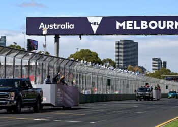 FIA shocks fans by keeping pit lane speed limit at Australian GP: chaos averted!