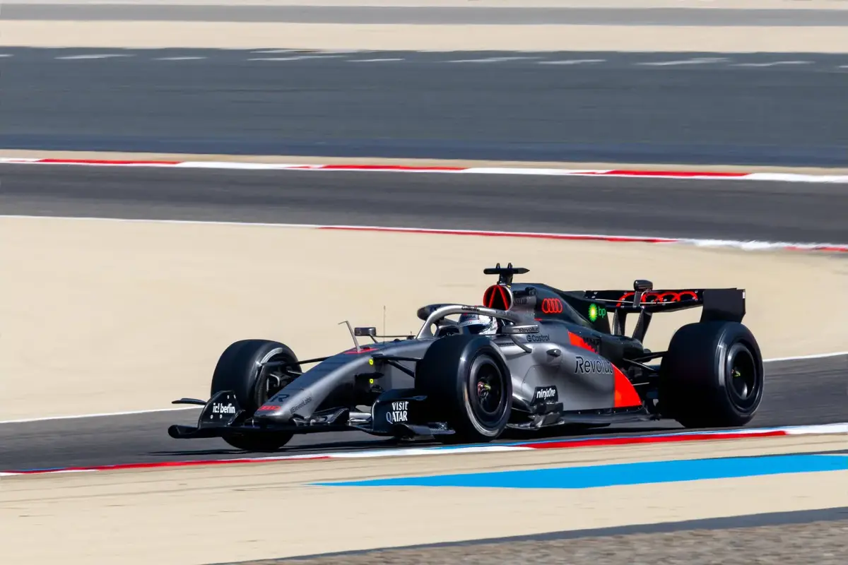 A Audi faz a sua estreia histórica na Fórmula 1 no GP da Austrália: Hülkenberg acende a emoção para uma nova era.