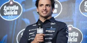 Carlos Sainz boldly predicts epic showdown: George Russell or Max Verstappen for 2026 title!