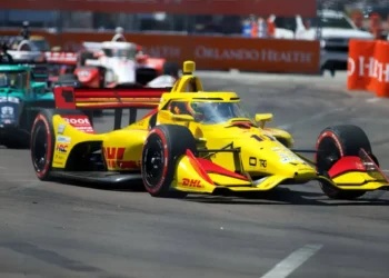 Alex Palou dominates St. Petersburg IndyCar opener with record margin: a chilling warning to rivals
