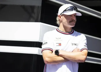 Valtteri Bottas rips into Aston Martin woes as Adrian Newey warns of Australian GP limitations