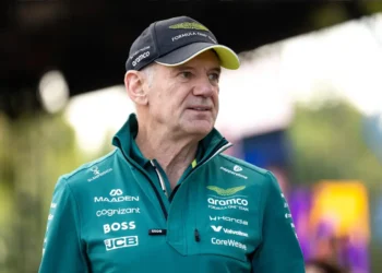 Adrian Newey warns: Alonso risks permanent hand damage after just 25 laps in Australia GP