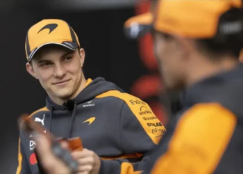 Piastri prepares for redemption at Chinese GP: can McLaren challenge Mercedes&rsquo; dominance?