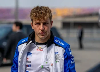 Liam Lawson declares ‚karma‘ after dramatic Chinese GP radio moment with teammate Lindblad