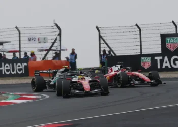 Ferrari defies team orders in China: Leclerc and Hamilton battle for supremacy