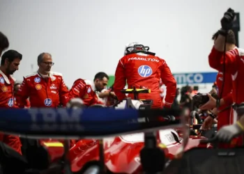 Lewis Hamilton demands answers from Ferrari after ‚terrible‘ performance at Japan Grand Prix