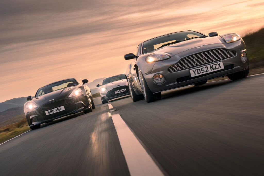 Aston Martin celebra 25 anos do Vanquish, o nome que passou a definir o topo da performance da marca