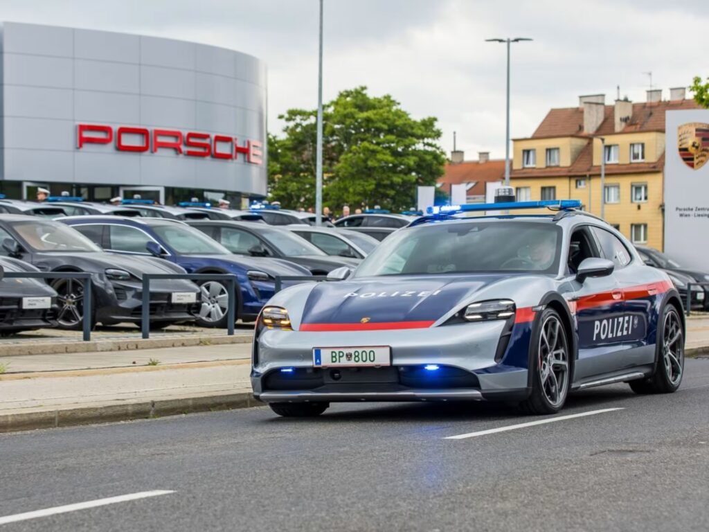 Polícia austríaca desiste dos automóveis elétricos