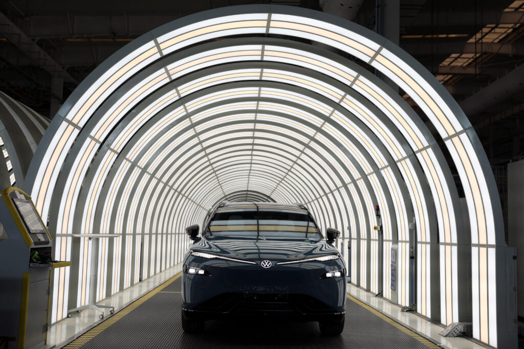 CEO da Volkswagen aponta China como exemplo e admite: indústria alemã tem de aprender para sobreviver