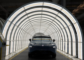 CEO da Volkswagen aponta China como exemplo e admite: indústria alemã tem de aprender para sobreviver