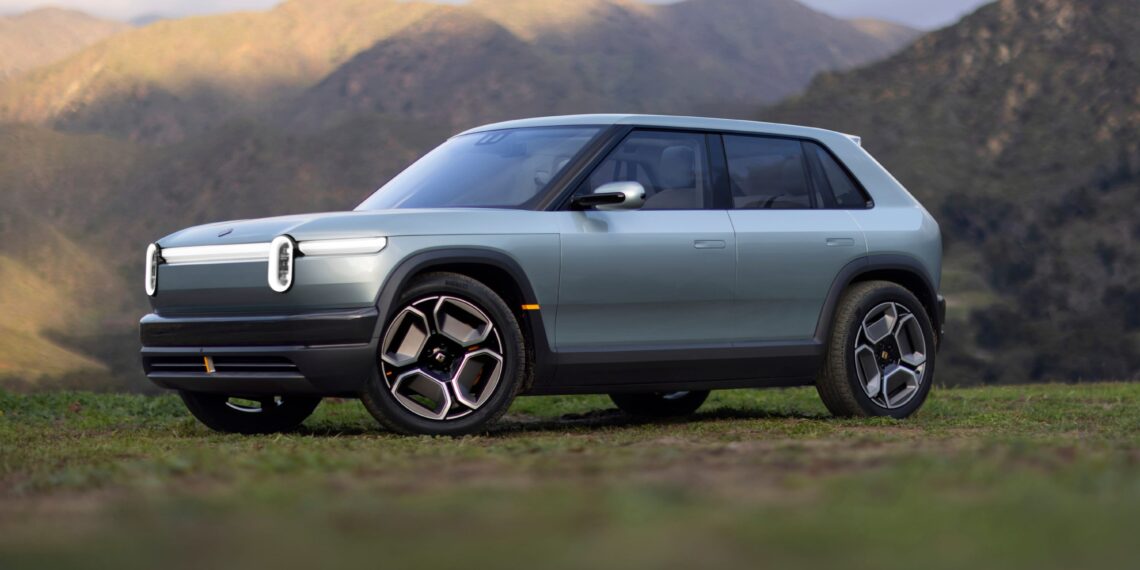 Guerra com o Irão agita setor automóvel: elétricos ganham força, China desperta interesse e Índia enfrenta risco de travagem