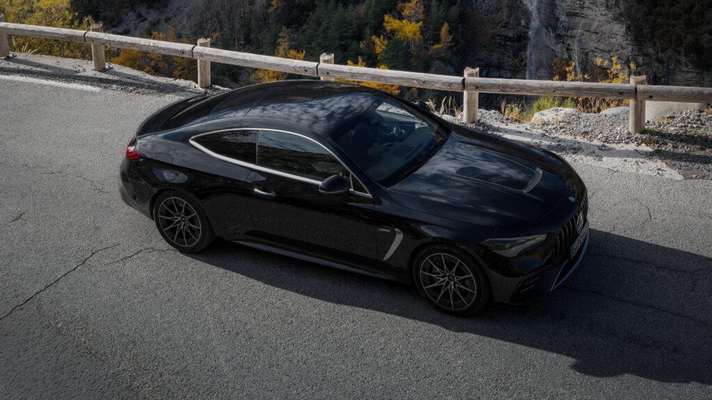 Tribunal alemão trava ofensiva ambientalista e recusa proibir carros a combustão da Mercedes e BMW