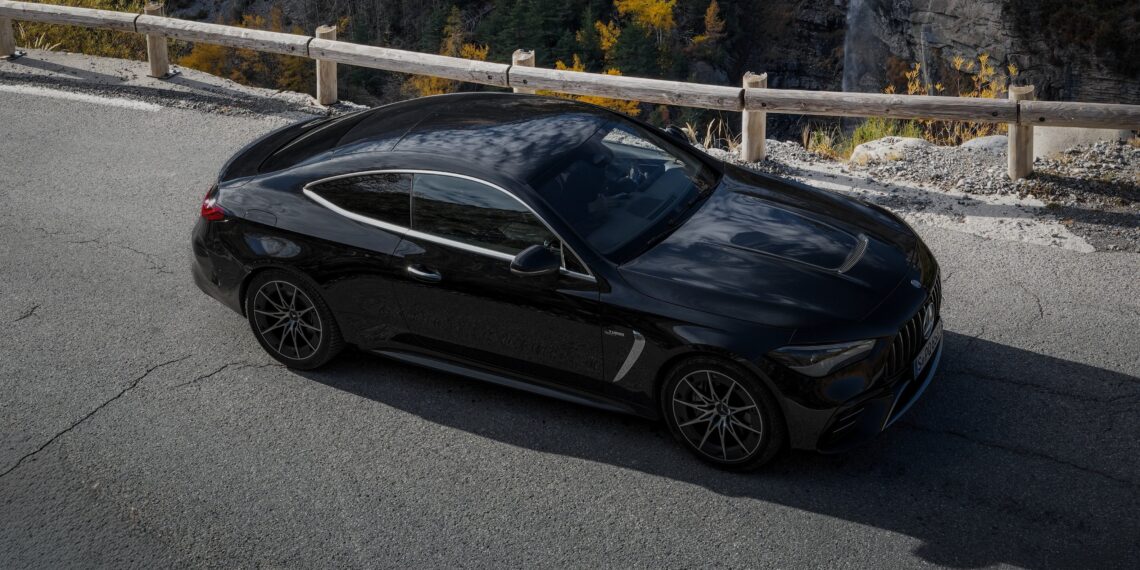 Tribunal alemão trava ofensiva ambientalista e recusa proibir carros a combustão da Mercedes e BMW