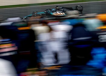 A Mercedes revela um ritmo impressionante no Grande Prémio da Austrália: Charles Leclerc soa o alarme.