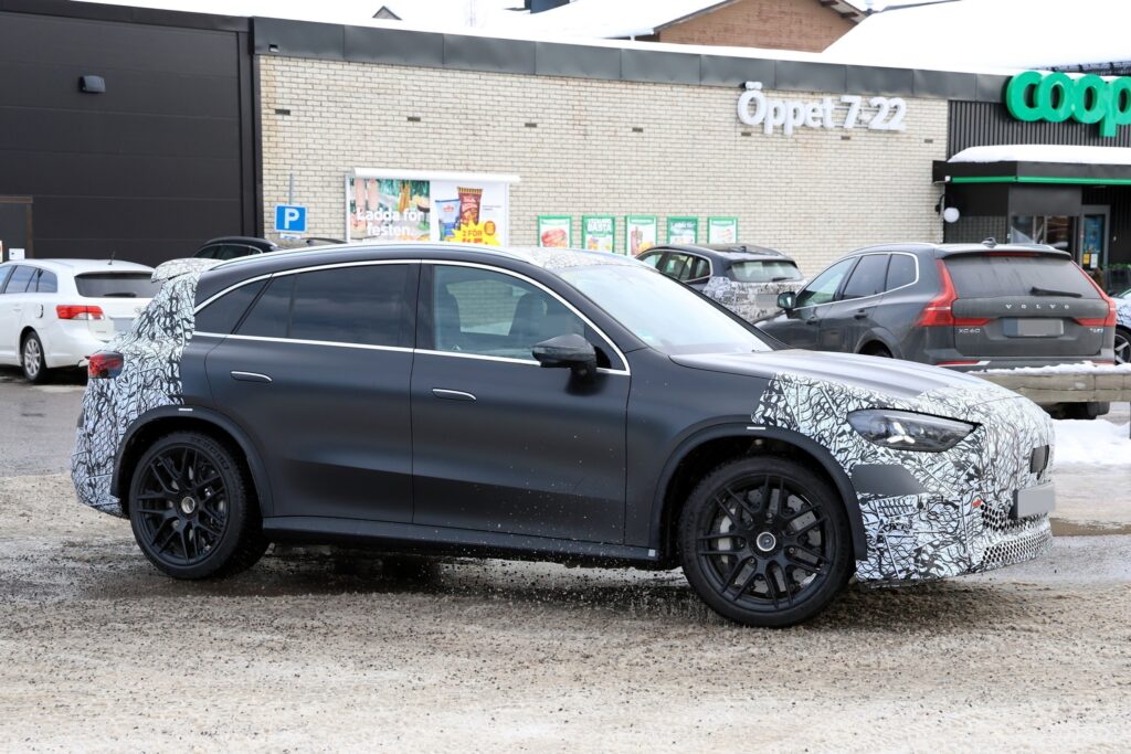 Mercedes-AMG GLC elétrico surge quase sem camuflagem: novo SUV AMG poderá ultrapassar os 900 cv