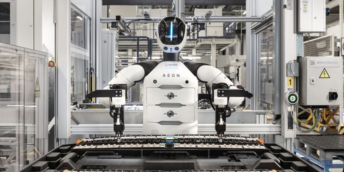 BMW introduz robôs humanoides na fábrica de Leipzig