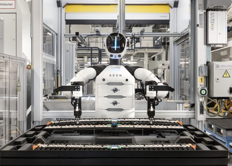 BMW introduz robôs humanoides na fábrica de Leipzig