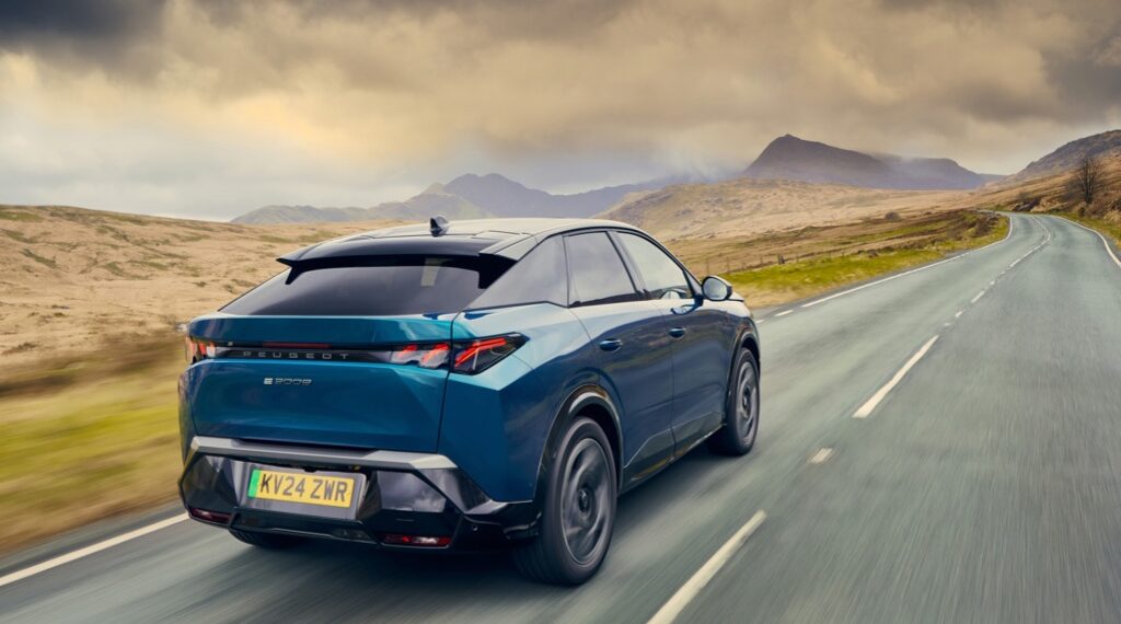 Mercado automóvel europeu recua em 2026, mas elétricos ganham terreno e já valem quase 19%