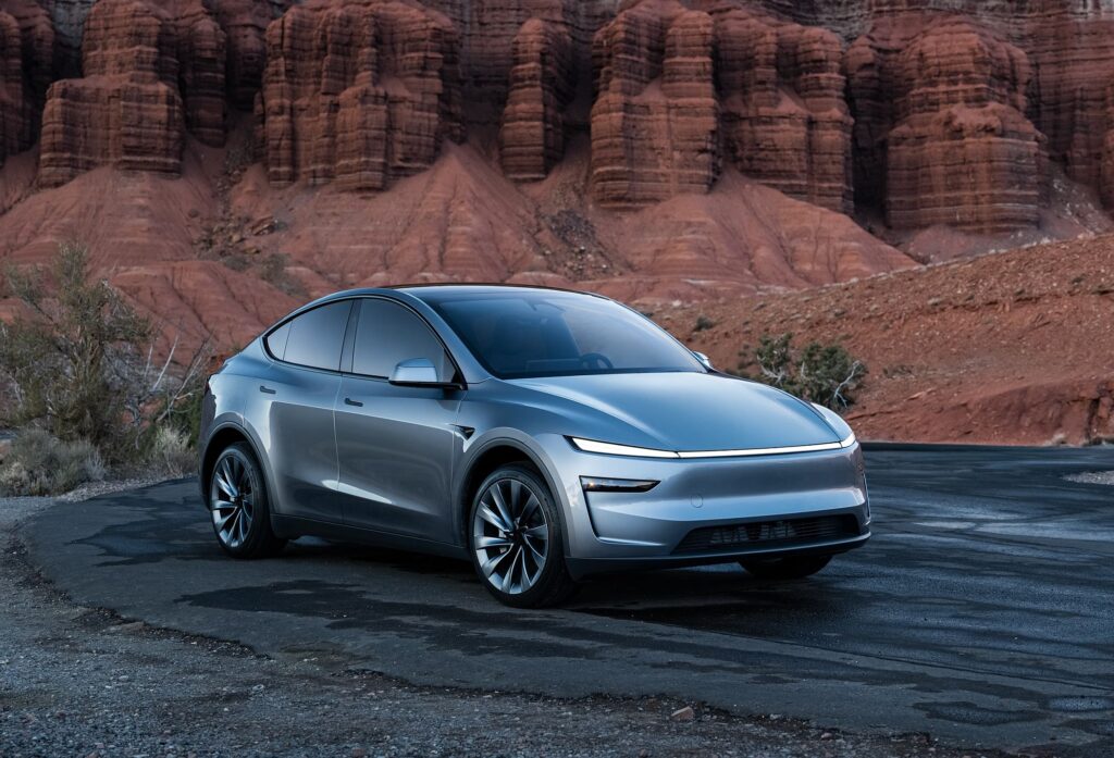 Tesla Model Y volta a propor 7 lugares