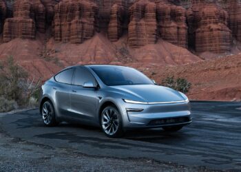 Tesla Model Y volta a propor 7 lugares