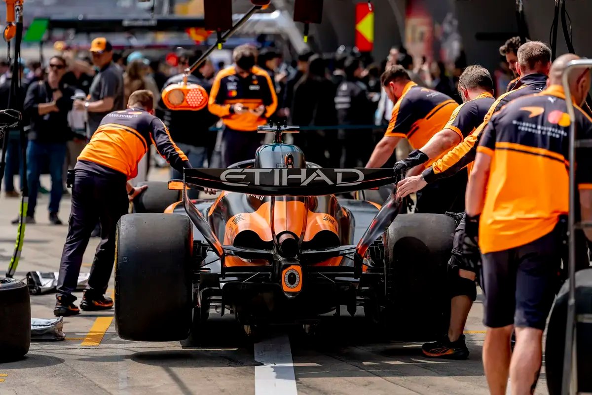 Lando Norris, Oscar Piastri, Alex Albon e Gabriel Bortoleto não começaram a corrida, estão fora do GP da China.