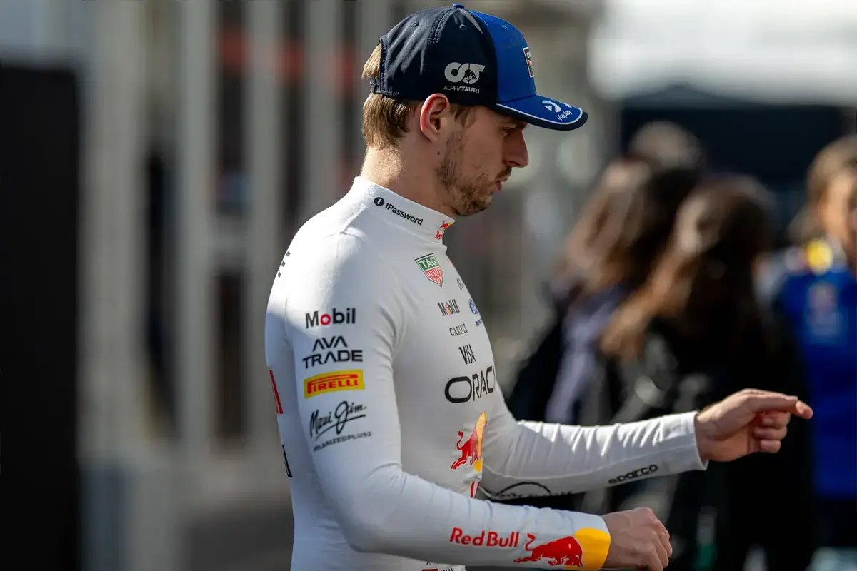 Max Verstappen exige a saída de jornalista antes da conferência de imprensa: a tensão acende-se novamente.