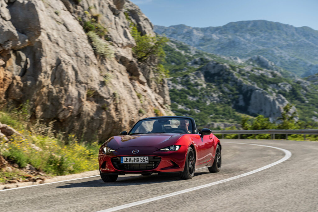 Novo Mazda MX-5 mantém-se (para já…) sem eletrificação