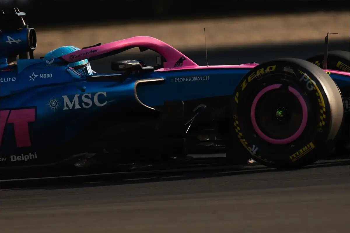 A Mercedes entra em guerra de ofertas por uma participação de 750 milhões de dólares na rival da F1, Alpine: um movimento que muda o jogo.