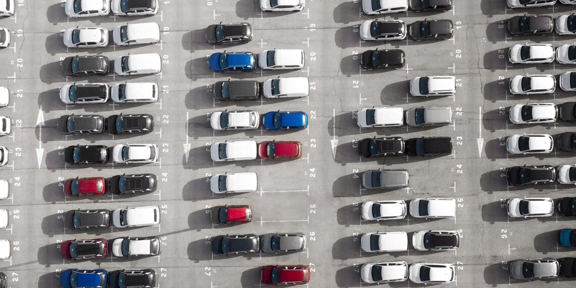 Vendas de automóveis novos crescem 1,8% em fevereiro