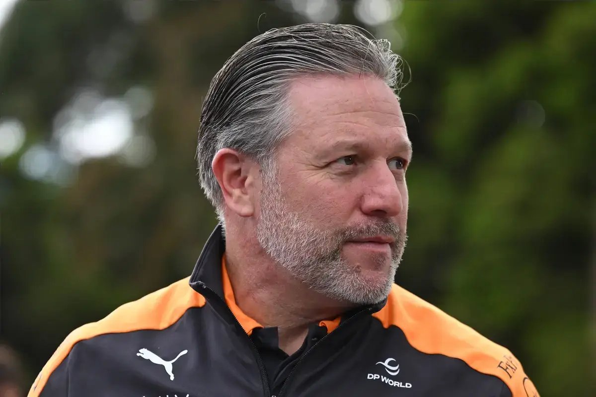Zak Brown mobiliza a equipa McLaren em meio à crise de 2026: conseguirão eles ressurgir das cinzas?