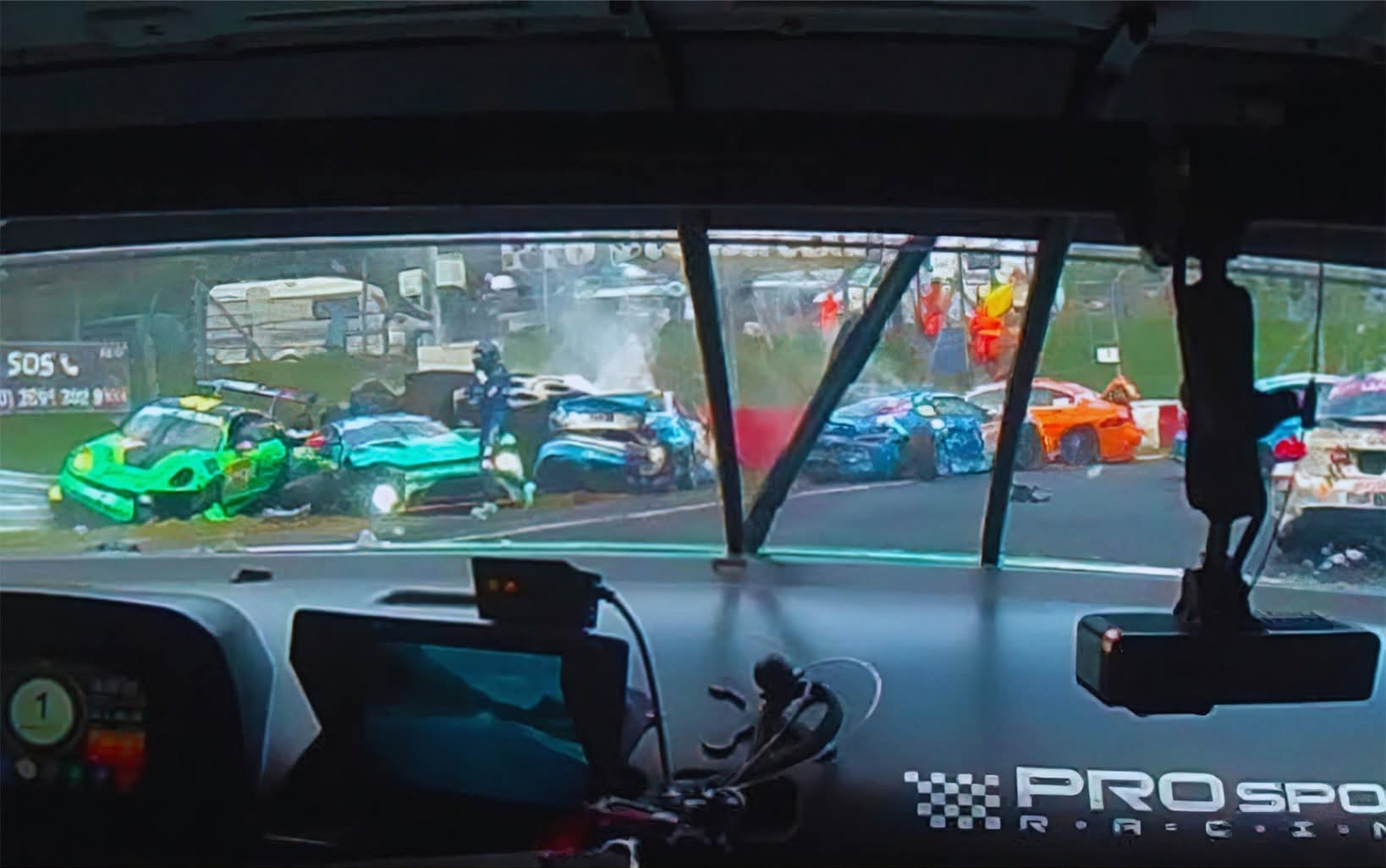 VÍDEO – Tragédia atinge Nürburgring com a morte de Juha Miettinen em um horrível acidente com sete carros.