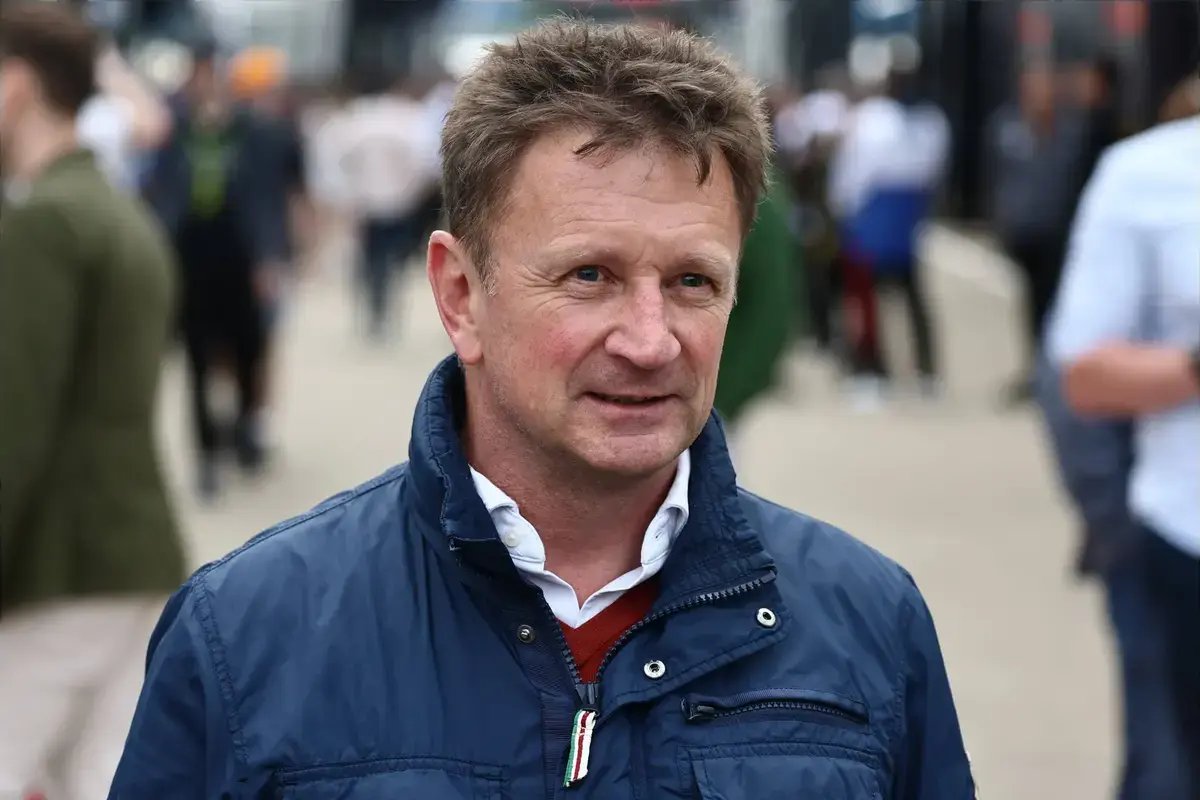 Allan McNish assume o comando enquanto a Audi reestrutura a equipa de F1: uma transformação de gestão crucial.