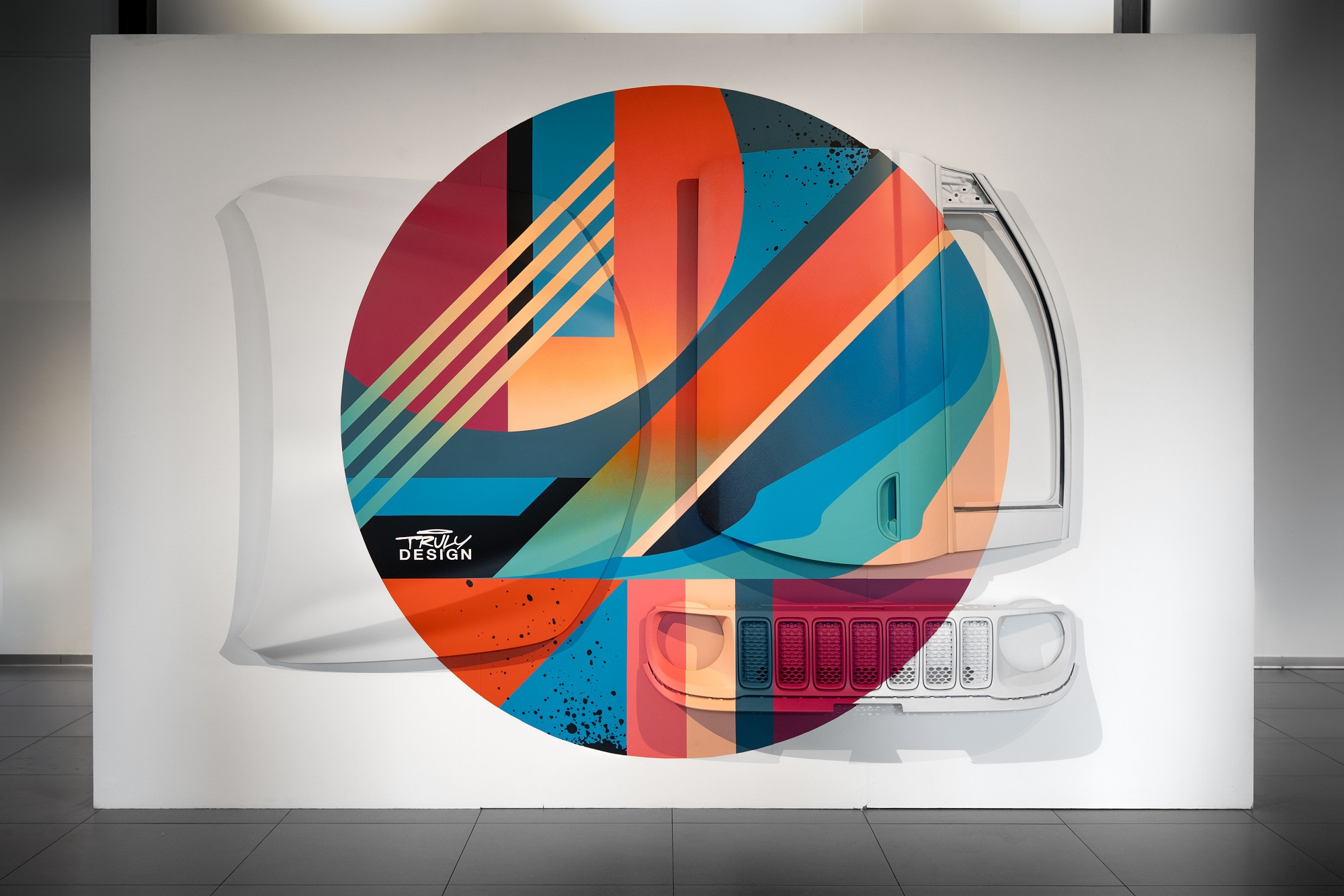 Stellantis transforma peças usadas em arte e reforça estratégia circular na Milan Design Week